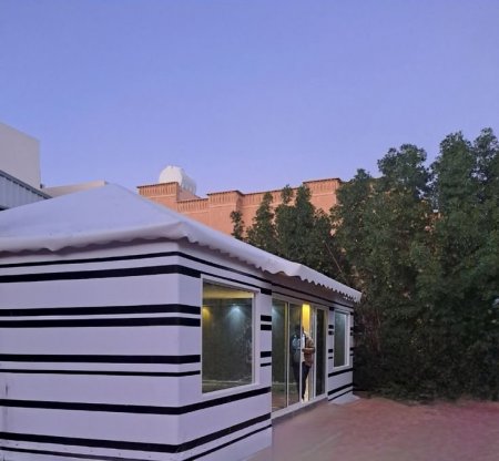 معلم بيوت شعر للحدائق والاستراحات في الرياض – خبرة في التنفيذ بأجود الأقمشة والعوازل